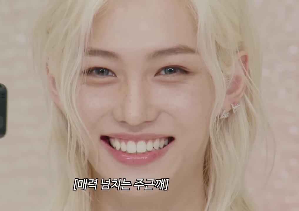 BBOKARILOOKS's tweet photo. HE'S THE PRETTIEST https://t.co/gk3iczpZ4n