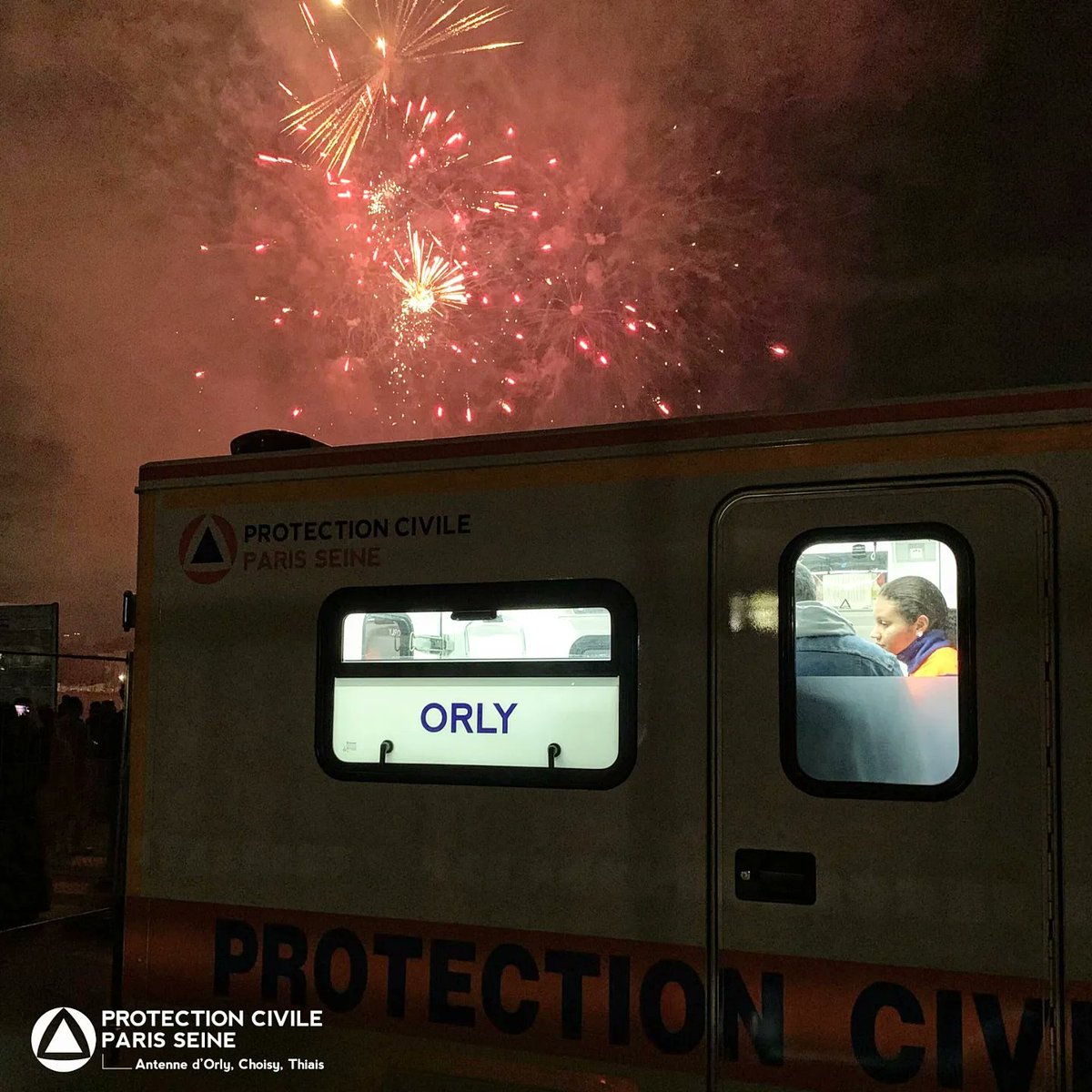 Protec_Choisy's tweet photo. Ce samedi, veille de fête nationale, nos secouristes étaient présents au Parc de la Grande Demoiselle pour veiller sur les habitants de la @villedechoisy venus assister au traditionnel feu d'artifice. ��

#protec #PCPS #ProtectionCivile #secourisme https://t.co/oOJqDxykBL