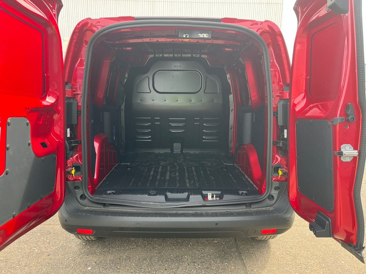 pentagon_ford's tweet photo. 📢VAN OF THE WEEK📢

Brand new Ford Transit Courier Limited, featuring:

❄️Climate Control
🛞Alloy Wheels
🚗Left Side Sliding Door and more!

Find out more: https://t.co/jbWl9wahlX

#VanOfTheWeek #BrandNew #FordTransitCourier #EnquireNow #FordPro #PentagonFord https://t.co/fkDwhGwYCT