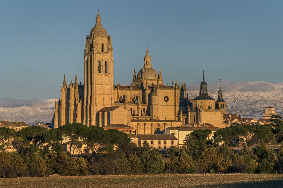 🎉Celebramos el 256 Aniversario de la consagración de la Catedral.    

Un 16 de julio de 1768 los segovianos fueron testigos de un día histórico catedralsegovia.es/consagracion-c…