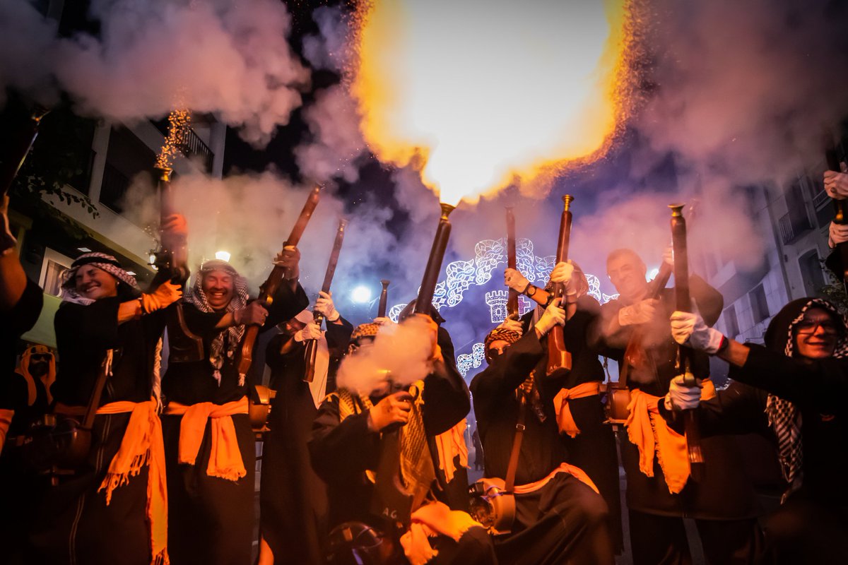 _evamoyam's tweet photo. 🧨 Guerrilla de pólvora por las calles de Orihuela en el marco de las fiestas de Moros y Cristianos

📷 Galería completa en @laverdad_es 👇🏻
https://t.co/1uKIuWOakx https://t.co/j4OATeqySe