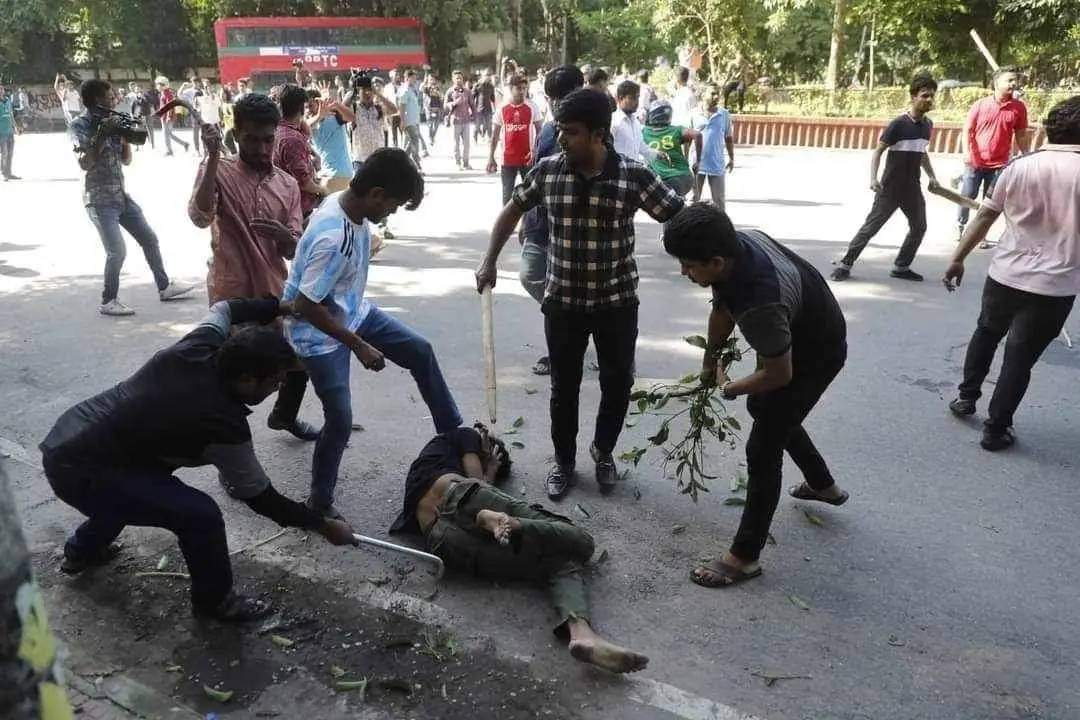 joinwdelower's tweet photo. Those who don't talk about quotas, don't protest,
 They are real Razakars 🙂

 #want_quota_reform
 #Bangladesh_quota_movement 
 #quota_movement_2024
 #no_more_quotha 
 #protect_students
 #save_students #bangladesh_quotha_movement
 #focus_on_Bangladesh 
 #QuotaReformProtest
 #cfbr https://t.co/2Ront2egQU
