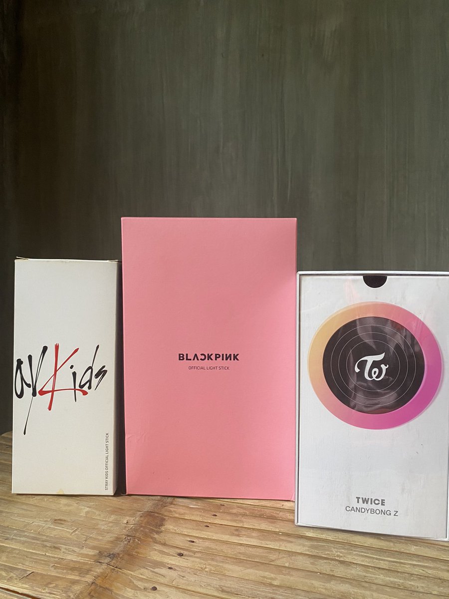 calydrinn's tweet photo. WTS LFB PH LIGHTSTICKS

TWICE STRAY KIDS BLACKPINK 
DECLUTTERING SALE!

sold as set only!
₱3500.00
CANDYBONG Z
NACHIMBONG V1
HAMMERBONG V1

used sa concerts, may issues ofcourse ,use ALT! ung bp ls is pang display nalng, pero ung dalawa pwede pa magamit and good condition pa! + https://t.co/lmMMBTispT