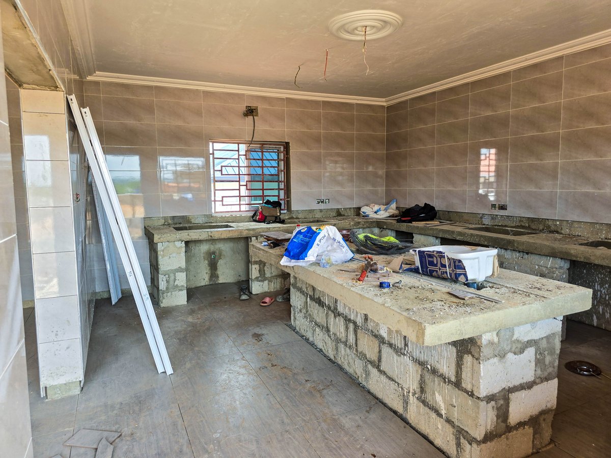 AspacIntl's tweet photo. Structural works are still in progress at #Wenchi #Ghana 🇬🇭 as attention turns to the Weir at the intake/pump house station whose foundation is under #construction.

Within the supervision building, finishing touches are being put together to complete the #laboratory. https://t.co/vUR28UopKS