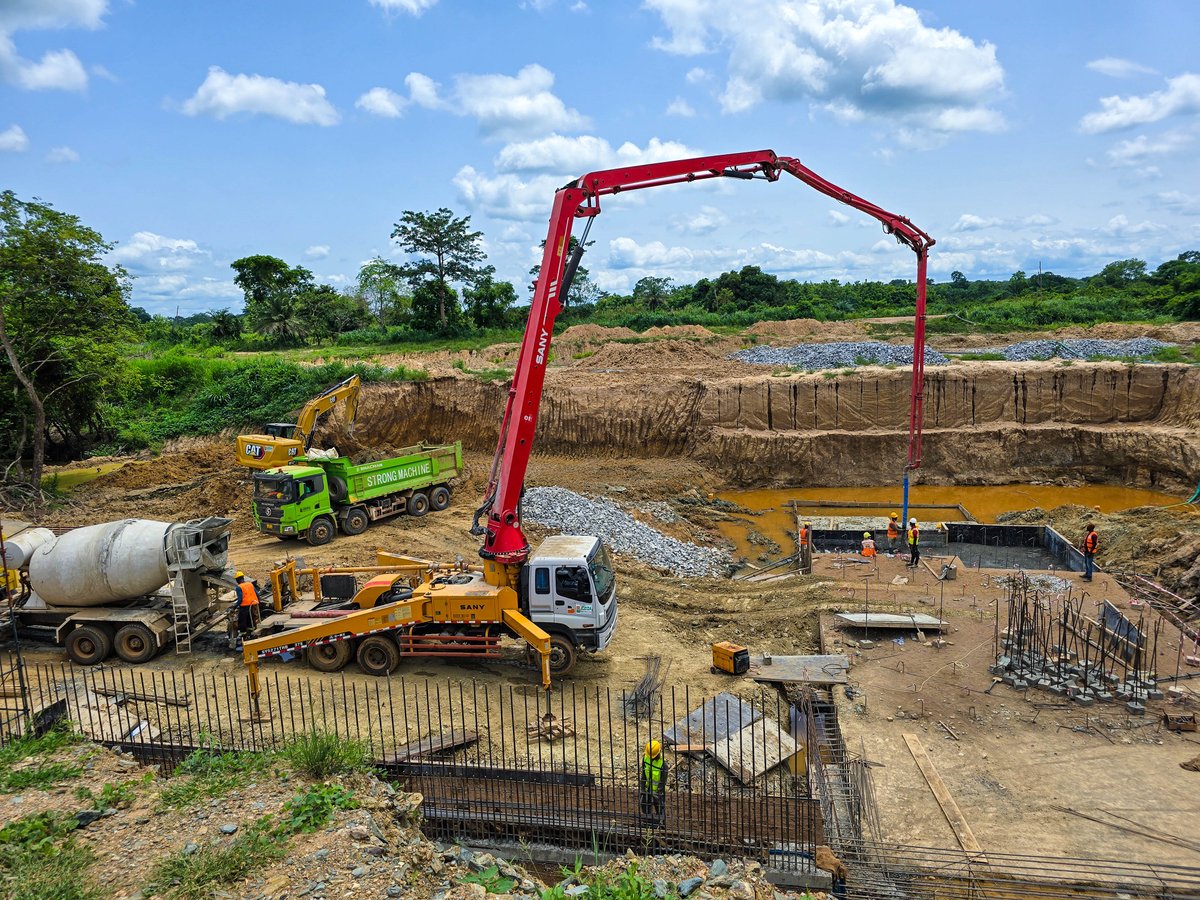 AspacIntl's tweet photo. Structural works are still in progress at #Wenchi #Ghana 🇬🇭 as attention turns to the Weir at the intake/pump house station whose foundation is under #construction.

Within the supervision building, finishing touches are being put together to complete the #laboratory. https://t.co/vUR28UopKS