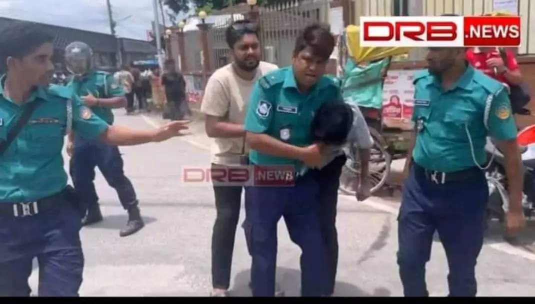 joinwdelower's tweet photo. Rangpur today!

#aggressivepolice
#policeattack
#BSLattack
#QuotaReformProtest 
#savestudent https://t.co/lHknuxqjgr