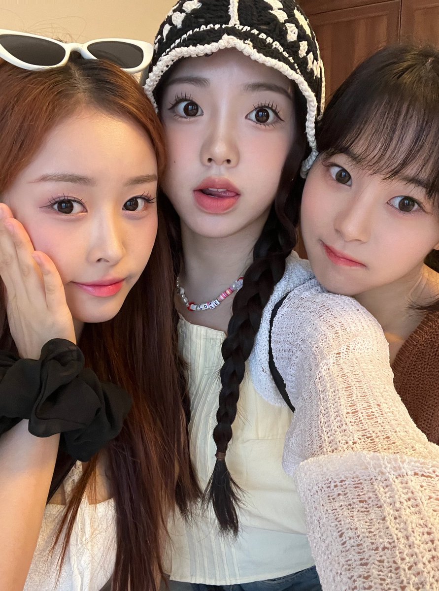 iam_BU3's tweet photo. 퀸즈아이 나린 다민 해나는 어떻게 지내는거지..
원채 아윤은 계속 활동 하던데 셋은 계속 조용함ㅜㅠㅠ
누가 잡아먹은거ㅜ아녀ㅠ?? 소속사 모하노 https://t.co/K0D8UOei6W