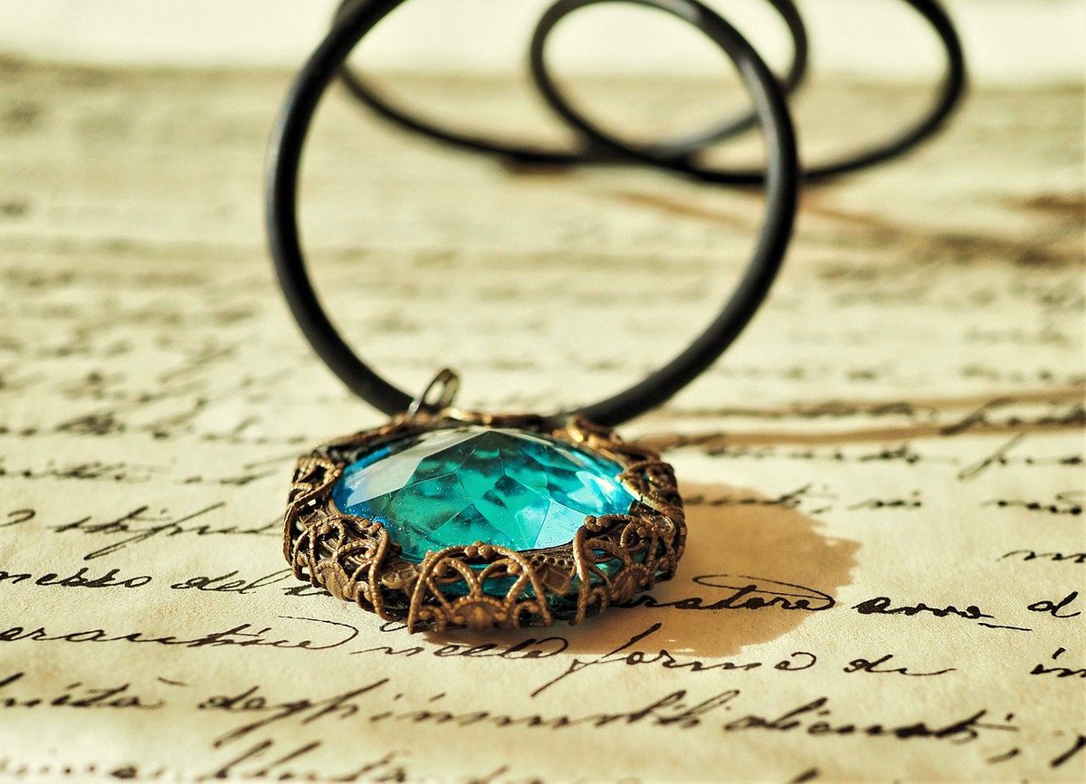 essexjewellers's tweet image. Pre-loved jewellery offers a connection to the past, a tangible link to bygone eras. At E.K. Jewellers, we sell a range of timeless treasures, each with its own story to share. Here’s why they’re such a popular line.
ow.ly/nUhF50SAPYA
#Prelovedjewellery #secondhandjewellery