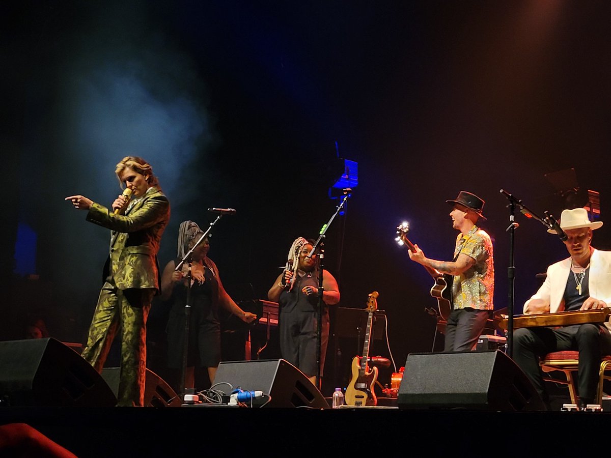 GlastoPhot0's tweet photo. There are some artists that are the exception to the rule when it comes to a gig in London (especially on a school night!)

@brandicarlile you were absolutely top-class!

@HanserothTwins 👌
#SistaStrings 🫶

#livemusic #Americana
#lyricsthatmoveyou
#allthefeels https://t.co/KziFQ6ep4D