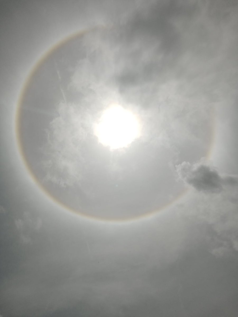 Driptarshi_Ray's tweet photo. A Solar halo was observed from Rajarhat - New Town today (16/07/24) @ around 10 a.m. 

A solar halo is a ring of light that appears around the sun, it is caused by the refraction, reflection, and dispersion of sunlight through ice crystals in high-altitude clouds.

#nature https://t.co/Si4xFJDRo5