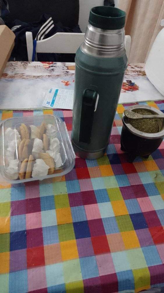 nicanorjuarez28's tweet image. #Sales #unos 😋🍩🍪🧉🌿🫖🪵🔥🏡🥶❄️