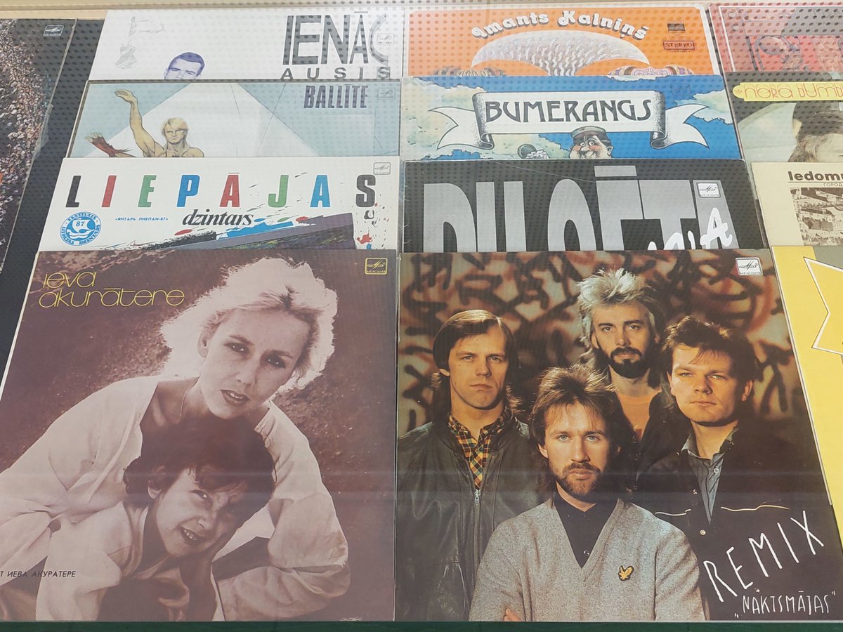 LatvijasRadio1's tweet photo. 💿Skaņuplates pazīstam arī mūsdienās, taču savulaik tas bija vienīgais veids, kā atskaņot ierakstus. @LNB_lv aicina ieskatīties skaņuplašu mantojumā, iepazīt skaņuplašu izdevējus un personības . #ZināmaisNezināmajā 
🎧: https://t.co/XVrcOEhP4K
Foto: M. Baltkalne / Latvijas Radio https://t.co/iY6GXdicx6