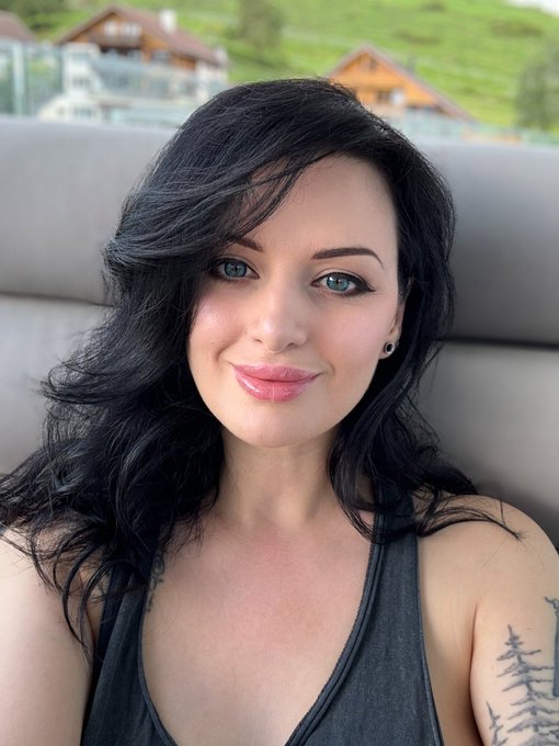 Smile back ? https://t.co/LFwQIAFHyi