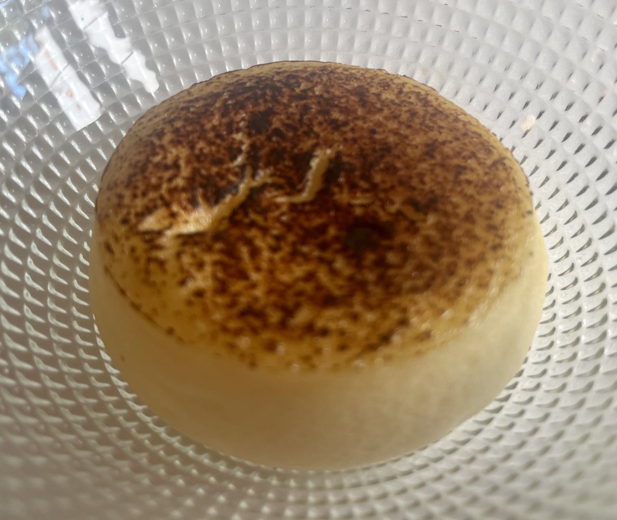 ASADOR GALINO PUEYO. En Tardienta, un pueblo a 45 min d Zgz, una propuesta sorprendente y de insólita calidad q merece la visita. Ojalá siga creciendo y les vaya muy bien. Gamba blanca, Besugo, Chuleta (varias opciones d maduración) y postre. Producto 🔝tratado con personalidad