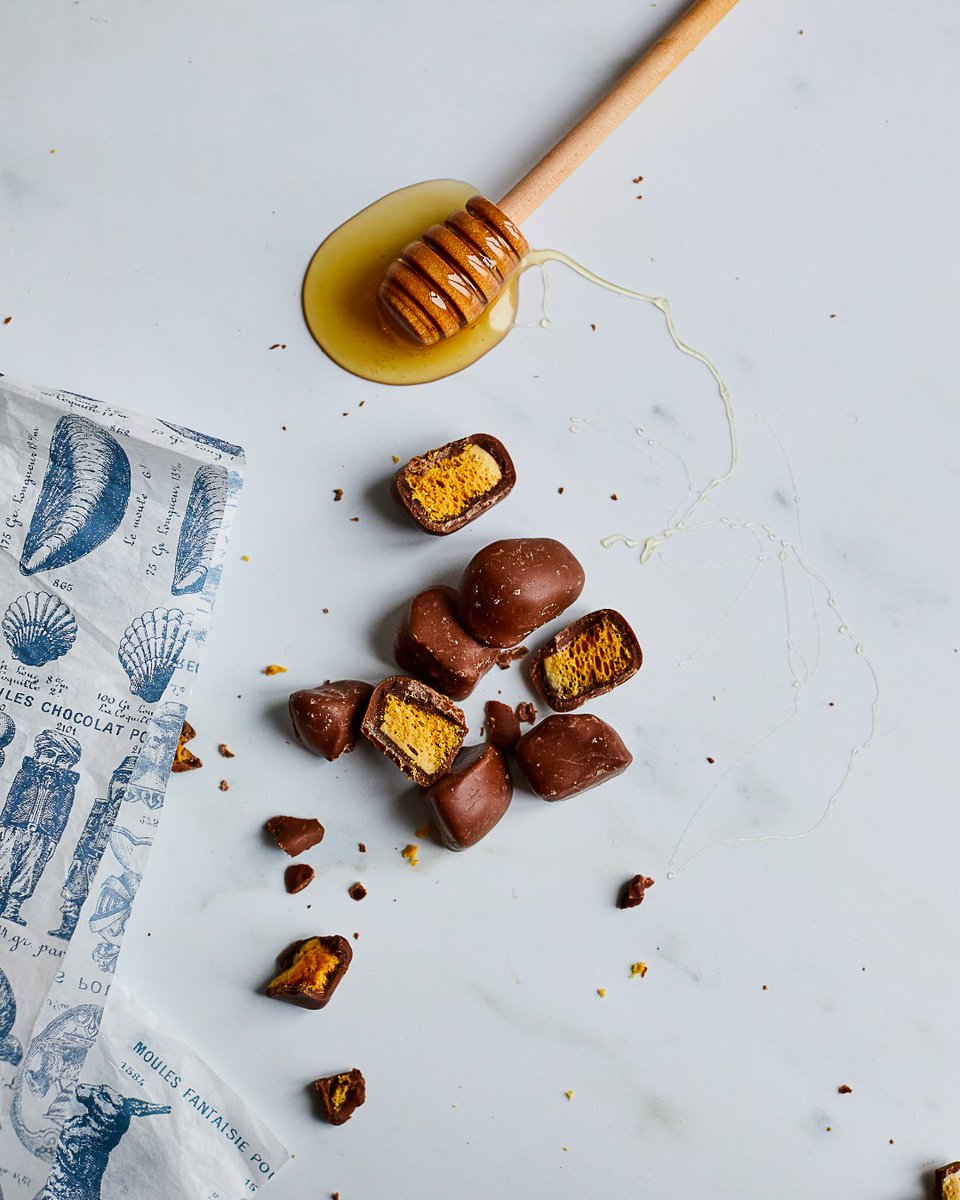 Munch on this delightful honeycomb crunch! 🍯 🐝  

Crunchy chunks of organic honeycomb covered in smooth and rich dark chocolate. This grown up twist on a tuck-shop classic will take you right back to your childhood.