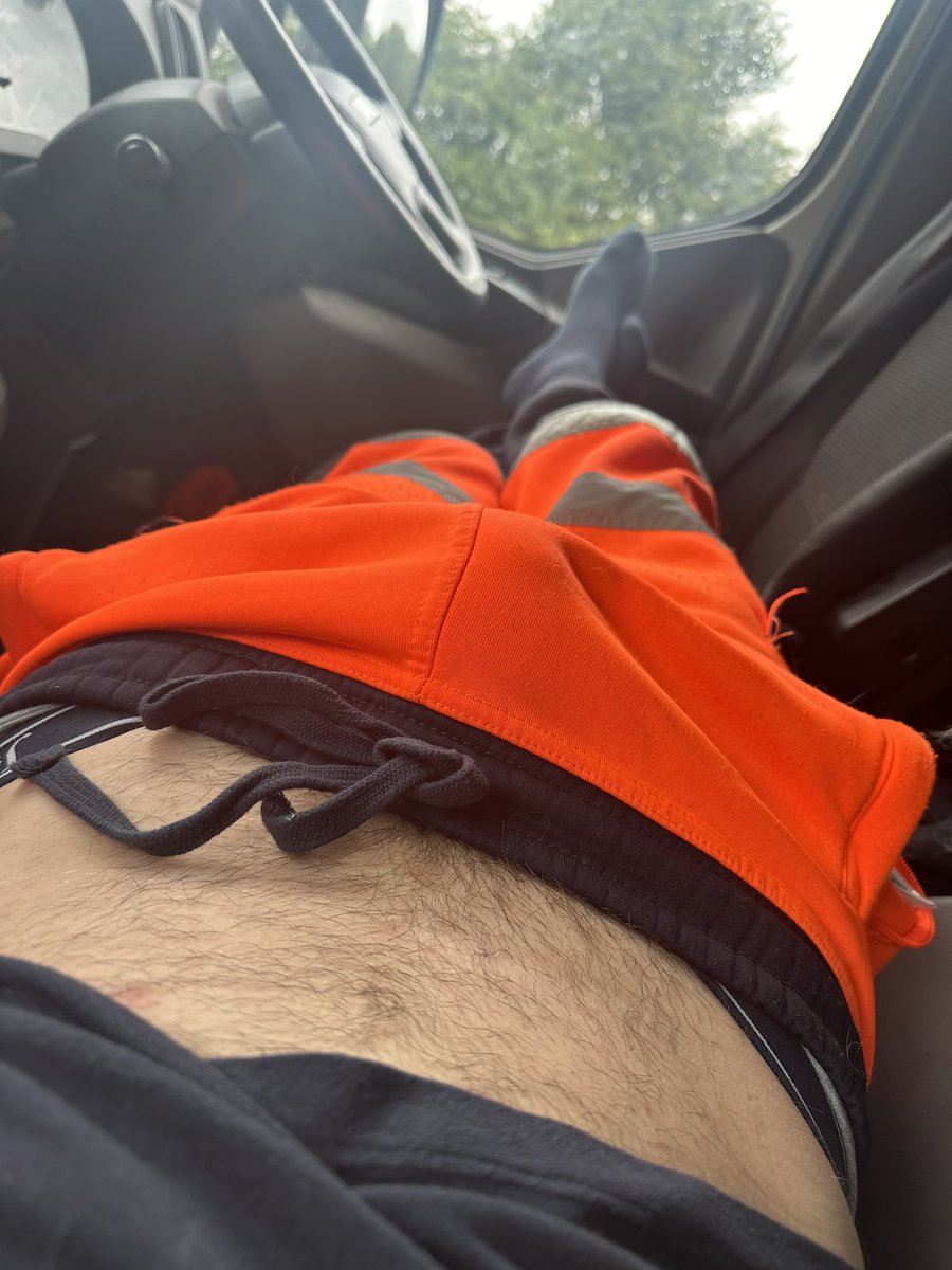 Ben18826308's tweet photo. Stopped in a lay-by. Feeling horny. Anyone wanna sort this out for me?
#gaytrucker #outdoor #showoff #Scally https://t.co/PSXk2yBjaU