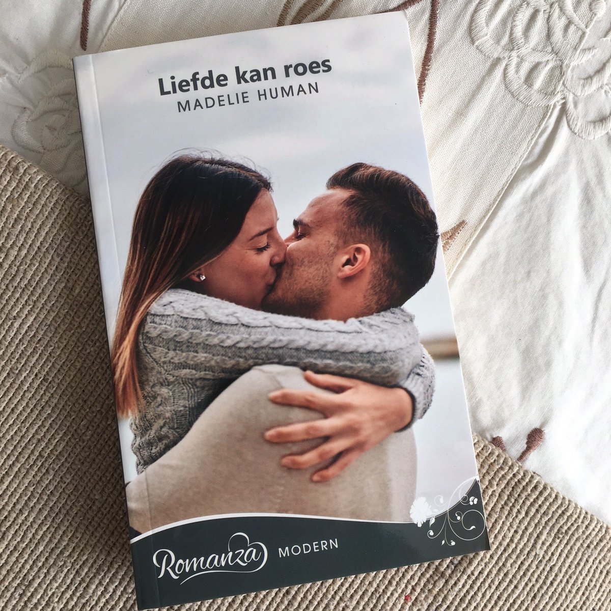 Amanda Claassens (@claassensa) on Twitter photo Karien het as tiener haar hart verloor het op haar oudste stiefbroer, Schalk. Ook dat daardie verliefdheid eintlik diepgaande liefde is wat gebly het. <a href="/Romanzaklub/">Romanza-klub</a> <a href="/LAPAUitgewers/">LAPA Uitgewers</a> <a href="/CrazeChristine/">Christine Craze</a> #madeliehuman #liefdekanroes Karien het as tiener haar hart verloor het op haar oudste stiefbroer, Schalk. Ook dat daardie verliefdheid eintlik diepgaande liefde is wat gebly het. <a href="/Romanzaklub/">Romanza-klub</a> <a href="/LAPAUitgewers/">LAPA Uitgewers</a> <a href="/CrazeChristine/">Christine Craze</a> #madeliehuman #liefdekanroes