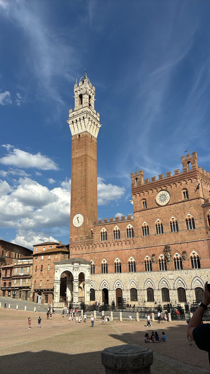 Ieri a #Siena è stato davvero stimolante confrontarsi con bravi colleghi e colleghe dal diverso background su #Mediterraneo allargato nel convegno  <a href="/unisiena/">Università di Siena</a>, dibattito molto vivace (e ottimo vino)!
<a href="/eliocalcagno/">Elio Calcagno</a> <a href="/alessionaval/">Alessio Patalano</a> <a href="/aa_gilli/">Andrea Gilli</a> <a href="/FWLuciolli/">Fabrizio W. Luciolli</a> <a href="/KarolinaMuti/">Karolina Muti</a> <a href="/g_natalizia/">Gabriele Natalizia</a>