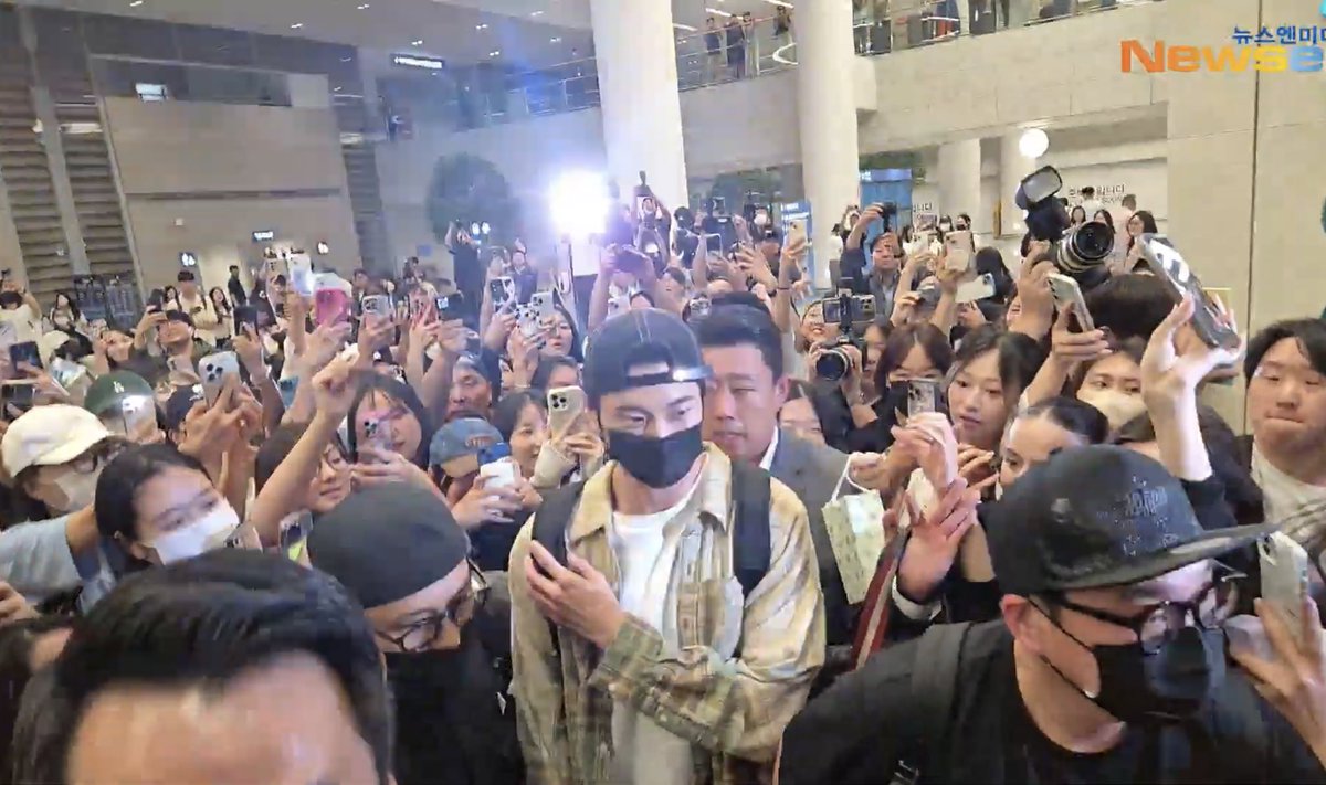 kdramadaisy's tweet photo. wooseok departure for his 1st fm stop vs wooseok arrival from his last fm stop.... we lost that eye smile...... https://t.co/9P7WE3OTaK