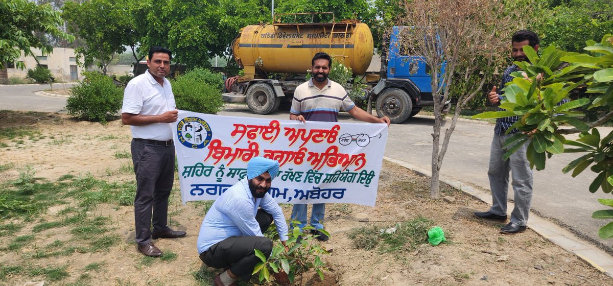 aboharchokho's tweet photo. Campaign Safai Apnao Bimari Htao Plantation drive. #insta #FacebookPage #plantation #MunicipalCorporation #abohar #ulbcode800214 #solidwastemanagement https://t.co/f8Am0TCcM6