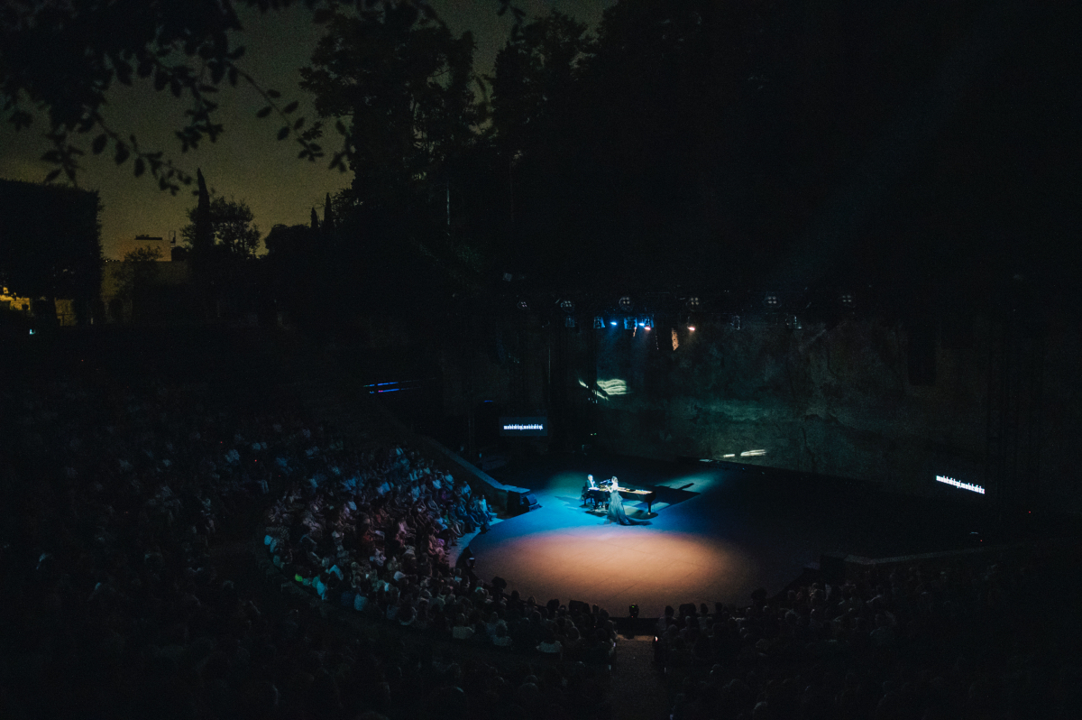 grecfestivalbcn's tweet photo. 👏 El Teatre Grec s'omple de poesia i música romàntica del segle XIX amb 'Canciones de amor, de desamor y de piratas' de la Compañía Nacional de @teatroclasico.

❗️ Avui última oportunitat, no us quedeu sense entrades!

📸 Alice Brazzit https://t.co/zmkwPzj2ak