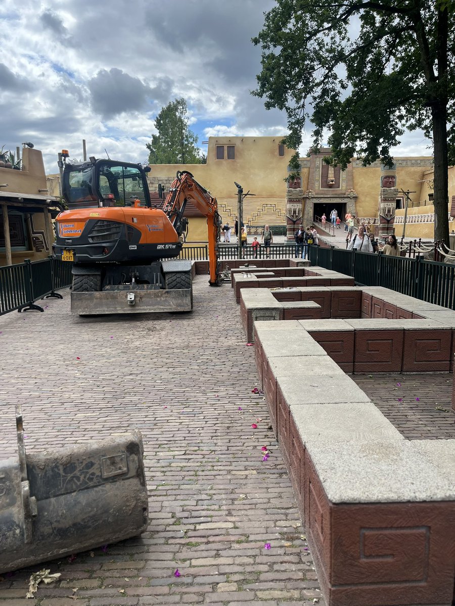 Bij piraña zijn ze ook weer bezig de stenen zitplaatsen terug te zetten

Wel in een iets kleinere setting, waarschijnlijk dat hulpverleners er ook makkelijker bij kunnen komen