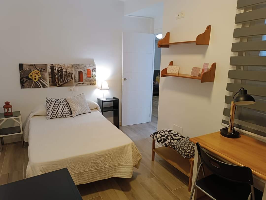 SandyYuko6's tweet photo. Se busca compañero/ra para compartir piso en Córdoba, 250€ + Luz + Internet. Aproximado 290€/mes, muy bien situado a 8 minutos del instituto Ángel de Saavedra, 15 minutos estación de tren y autobús, el piso está en muy buen estado todo nuevo. https://t.co/MUcync1WDB