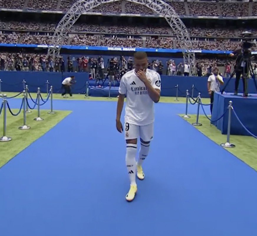 MadridXtra's tweet photo. 🚨 Kylian Mbappe’s mother reacts! https://t.co/lJ2zSSsZqq