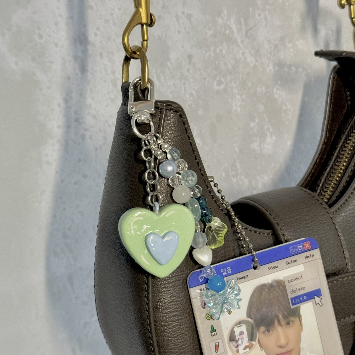 gomawoahph's tweet image. .☘︎ ݁˖⊹ ࣪ ˖ you’re my lucky clover 🍀 

match with your friends with these magnetic heart keychain!

a collaboration with @/eclaypse_studio (on ig) ♡

pre-order for pick-up at #TheBScribblesSociety
🌤️ 07/15 - 07/22
🗓️ 08/04 @ mabuhay tea house
🛒bit.ly/3y57sUv