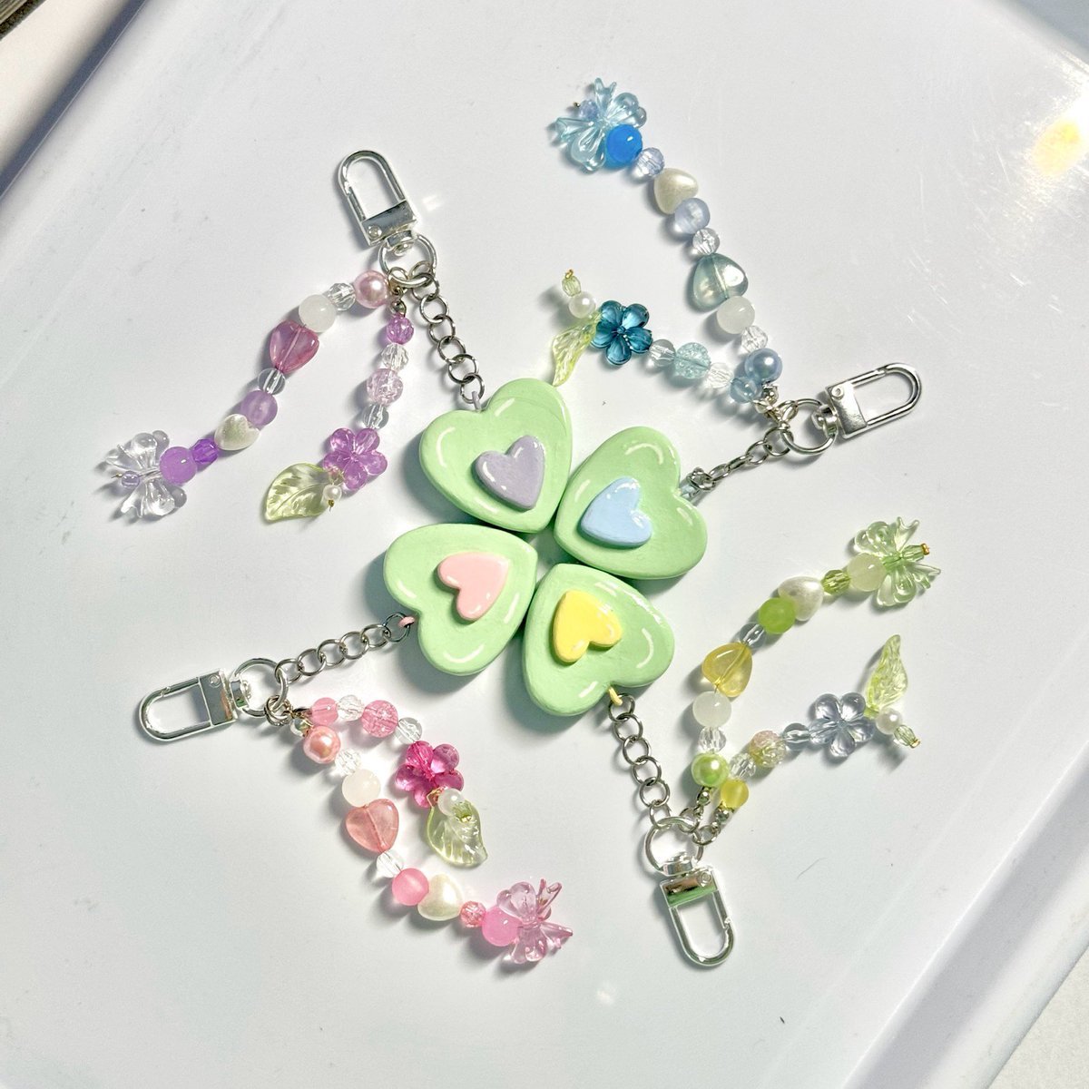 gomawoahph's tweet image. .☘︎ ݁˖⊹ ࣪ ˖ you’re my lucky clover 🍀 

match with your friends with these magnetic heart keychain!

a collaboration with @/eclaypse_studio (on ig) ♡

pre-order for pick-up at #TheBScribblesSociety
🌤️ 07/15 - 07/22
🗓️ 08/04 @ mabuhay tea house
🛒bit.ly/3y57sUv