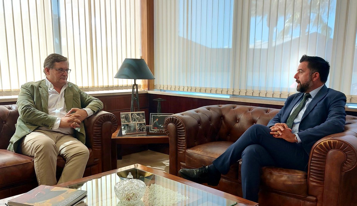 El delegado <a href="/Fran_Gonzalez_P/">Fran González</a> se ha reunido con <a href="/fernandry/">Fernando Seco</a>, vicepresidente de <a href="/CesurEdelSur/">CESUR</a>, entidad que reúne a más de 200 #empresas andaluzas y extremeñas, para dar a conocer nuestra estrategia de #innovación y a <a href="/IncubazulCadiz/">Blue Core</a>. 

Aquí toda la info. 👇
bit.ly/4ffCha2