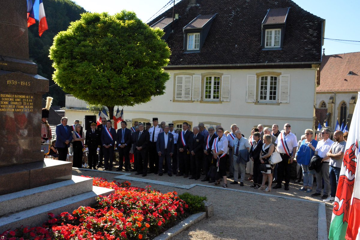 Prefet68's tweet photo. #14Juillet 🇫🇷
A l'occasion de la #FeteNationale2024, Jean-Marie Wendling, sous-préfet d'Altkirch, a participé samedi 13 juillet à la cérémonie patriotique devant le monument aux Morts à #Ferrette, en présence des autorités civiles et militaires. https://t.co/xtYuesnmjx