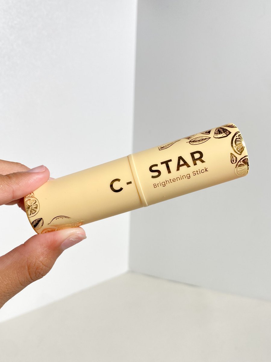 tarochococookie's tweet photo. akhirnya punya produk yang mirip banget di drakor xixi…..
unik banget ada skincare dalam bentuk stick, jujur ngelembabin dan bisa cerahin jugaa!!!
#VitCOnTheGo #STARInYou #MyCSTAR https://t.co/Z6SIS6Bg66