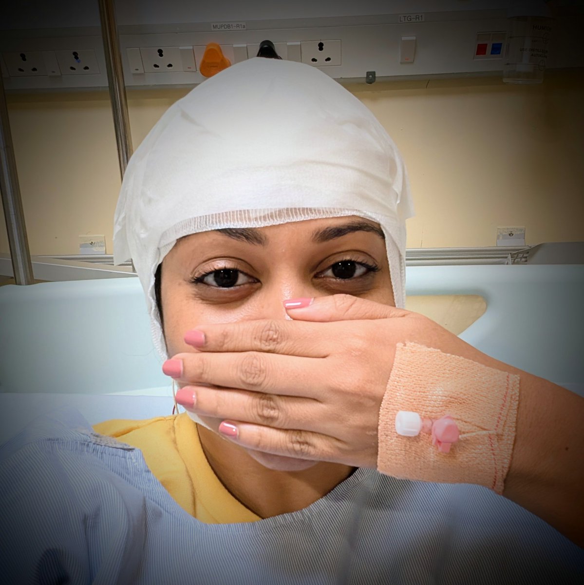 asha_hussain_'s tweet image. This is me showing my strength &amp;amp; the 💅🏽. Wish me luck 😊 #videoeeg #epilepsy #presurgery trip.