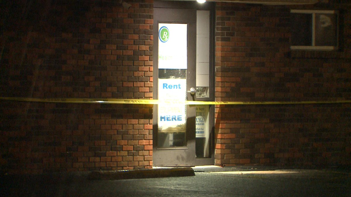 DrewMitchellTV's tweet photo. Police in Maryville are investigating a break in at Maryville Pharmacy on North Center. It's unclear if anything was taken. No one in custody. https://t.co/lpweCO0NX6