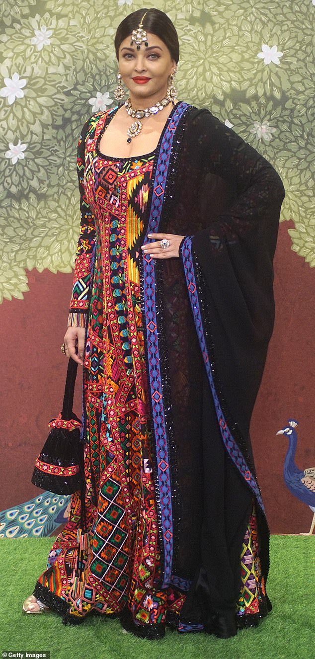 Image Latest Aishwarya Rai Bachchan, iiQ8, AishwaryaRaiBachchan, Indian Miss World Aish Collections