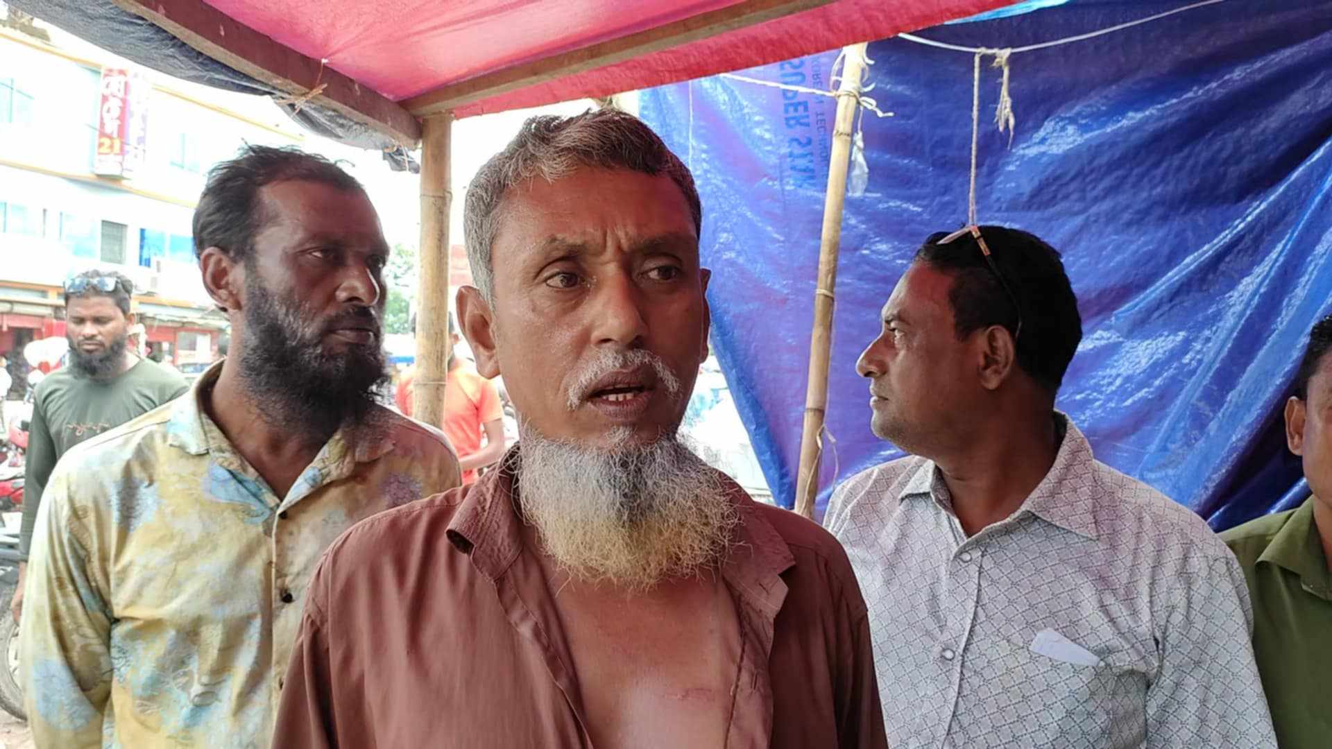 আমতলীতে চাঁদা না দেওয়ায় সিএনজি চালককে মারধর