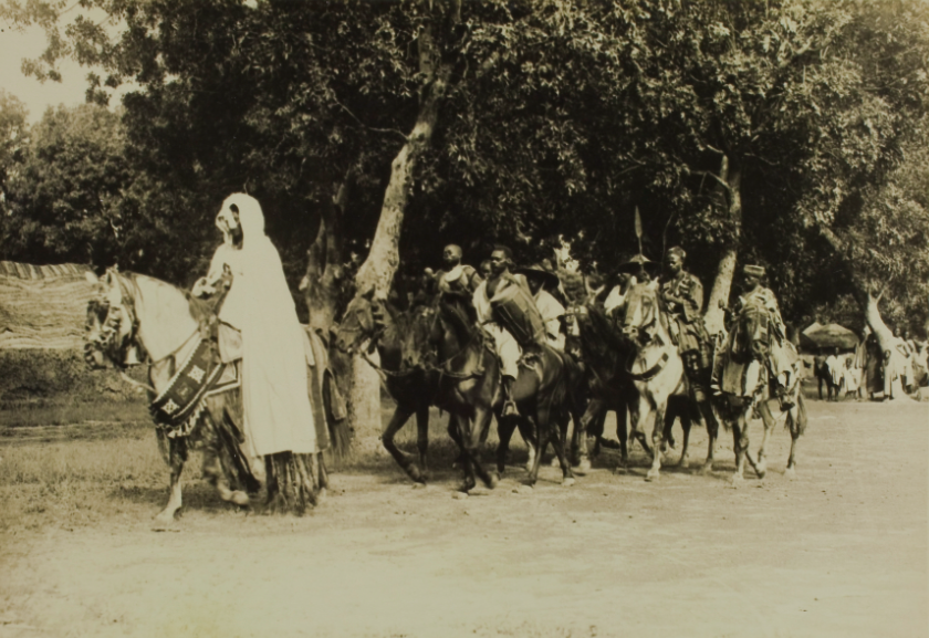 Theoriginalman0's tweet photo. King Simandari of Nungu, Fada N'gourma, Burkina Faso, 1943 https://t.co/UNVkpXB39Q