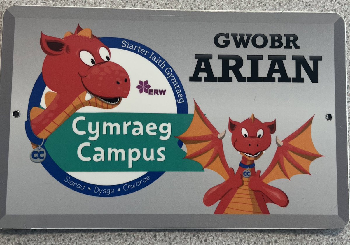 Very proud to announce that Pentrehafod School has achieved the silver award for Siarter iaith !! Team effort !! Da iawn pawb 🏴󠁧󠁢󠁷󠁬󠁳󠁿🎉🥈2 nd Comprehensive school in Swansea 😁🥈