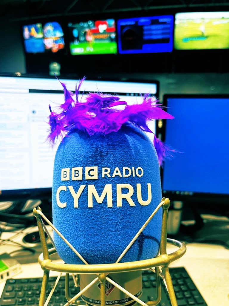 Shân Cothi (@realshancothi) on Twitter photo Edrych mlan i gal cwmni <a href="/TheLukeMcCall/">Luke McCall</a> tra bod e n’ol adre yn y Bala yng nghanol teithio China gyda sioe <a href="/OfficialALW/">Andrew Lloyd Webber</a> <a href="/loveneverdies/">Love Never Dies</a> Mae Luke di perfformio yn y <a href="/lesmisofficial/">Les Misérables</a> a <a href="/Original_POTO/">The Phantom of the Opera (1986)</a> hefyd a heddi bydd e’n sgwrsio da ni ar Bore Cothi <a href="/BBCRadioCymru/">Radio Cymru</a> ⭐️😜👌#BoreCothi Edrych mlan i gal cwmni <a href="/TheLukeMcCall/">Luke McCall</a> tra bod e n’ol adre yn y Bala yng nghanol teithio China gyda sioe <a href="/OfficialALW/">Andrew Lloyd Webber</a> <a href="/loveneverdies/">Love Never Dies</a> Mae Luke di perfformio yn y <a href="/lesmisofficial/">Les Misérables</a> a <a href="/Original_POTO/">The Phantom of the Opera (1986)</a> hefyd a heddi bydd e’n sgwrsio da ni ar Bore Cothi <a href="/BBCRadioCymru/">Radio Cymru</a> ⭐️😜👌#BoreCothi