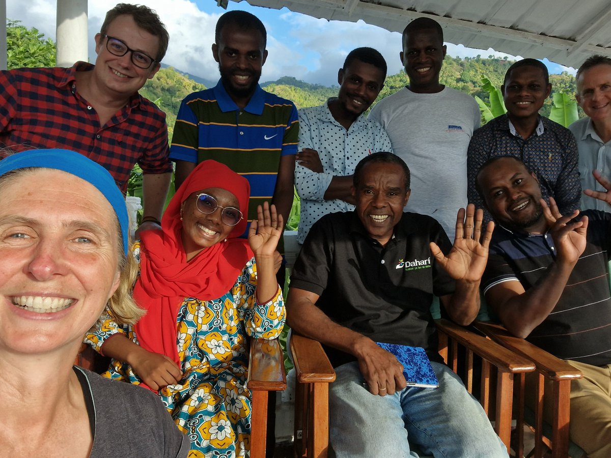 Julia Jones tweet media