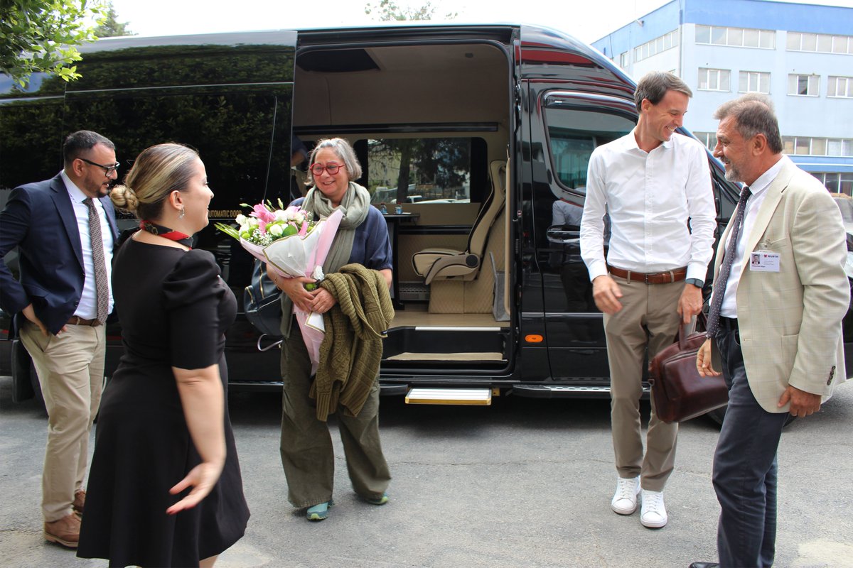 wurthtr's tweet photo. Biz büyük bir aileyiz! 🌟

Geçtiğimiz hafta, Würth Türkiye çalışanları olarak Bettina Würth, Dr. Jan Allmann ve Dr. Reiner Specht’i her zamanki gibi büyük bir heyecanla karşıladık. 👏🏻

Şirket merkezimiz, lojistik depomuz ve eğitim merkezimizde turlar gerçekleştirildi, gelecek planlarımızdan bahsedildi. Bu unutulmaz zaman ve harika ziyaret için teşekkür ederiz. 🎯

Yakın gelecekteki bir sonraki buluşmamızı sabırsızlıkla bekliyoruz. 🤝

We are one big family! 🌟

Last week, as Würth Turkey employees, we welcomed Bettina Würth, Dr. Jan Allmann, and Dr. Reiner Specht with great excitement as always. 👏🏻

We toured our headquarters, logistics warehouse, and training center, and discussed our future plans. We thank them for this memorable time and wonderful visit. 🎯

We are looking forward to welcoming you all back very soon. 🤝

#wurth #wuerth #wuerthgroup #wurthturkiye