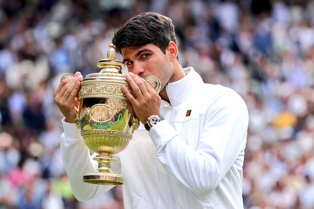 🇪🇸 Carlos Alcaraz - All Career Records [so far]:

1. Youngest player to win the Miami Open – 18 years, 11 months

2. Youngest player to win the Madrid Open – 19 years

3. Youngest player to become ATP world No. 1 – 19 years, 4 months

4. Youngest ATP year-end No. 1 – 19 years, 5