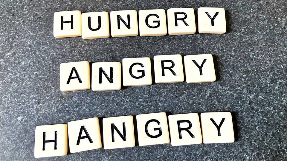 FTTranslation's tweet image. Ever said the words hangry, smog or mansplaining? You've been using portmanteau, as etymologist and broadcaster Susie Dent explains. buff.ly/3KaDsdc