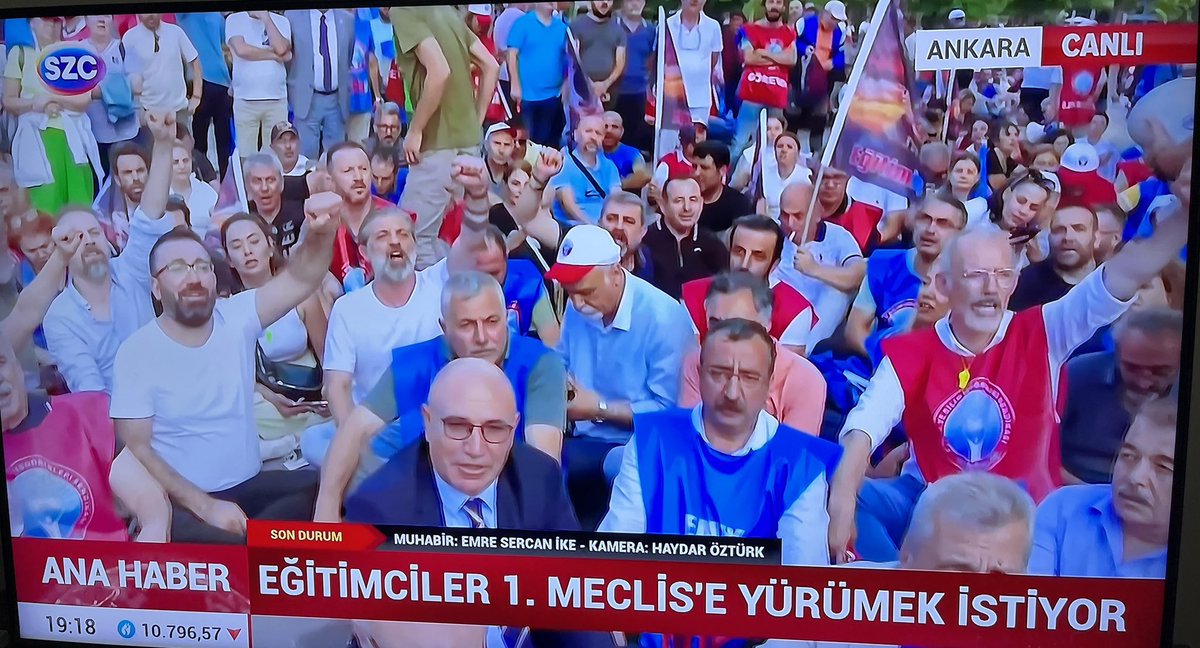 nsrbdv's tweet photo. Öğretmenlik Meslek Kanun teklifine karşı yürüttüğümüz mücadele sonuç verdi.Teklif üzerinde bugün tekrar başlaması beklenen görüşmelerinin ertelendiği açıklandı. @egitimis in mücadelesi sonuna kadar devam edecektir! ✊
Yaşasın Eğitimiş
Yaşasın örgütlü mücadelemiz
#ÖMKgeriçekilsin https://t.co/DpEK3NE1ny