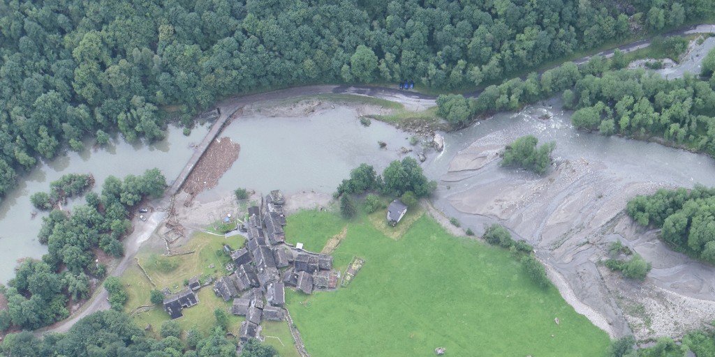 Les pluies abondantes et la fonte des neiges ont provoqué des #inondations dans de nombreux endroits en juin et juillet. Le lac de Constance et les rivières du Valais et du Tessin ont été les plus touchés. Une première mise en perspective.👉bafu.admin.ch/bafu/fr/home/t…