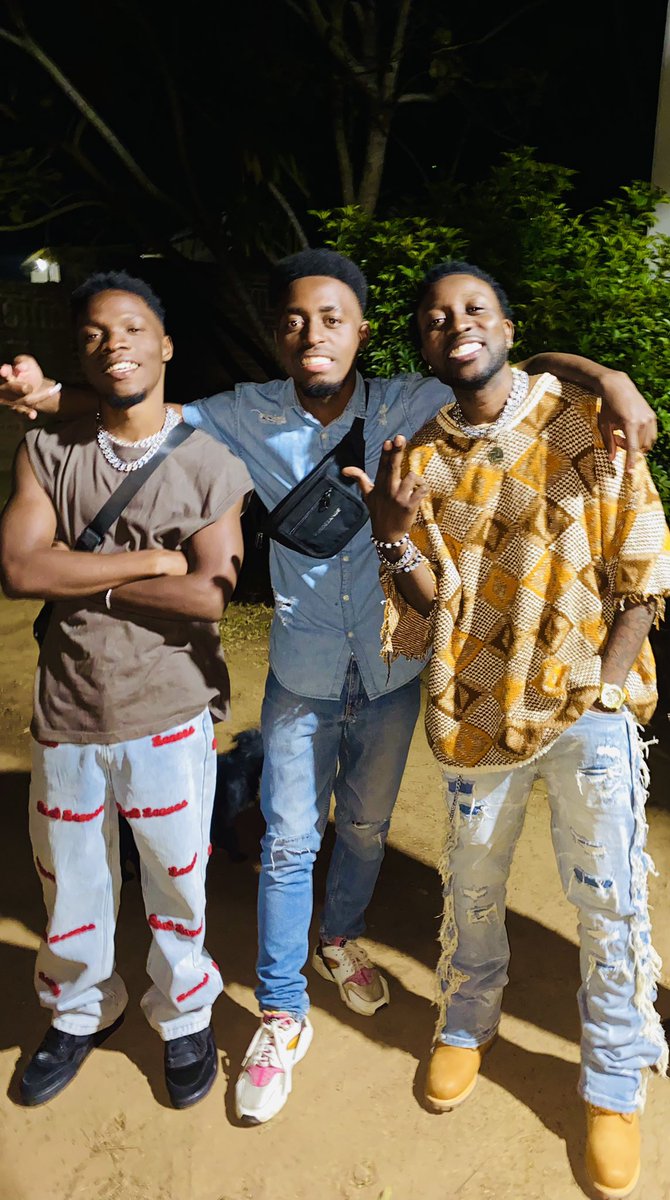 gtk_mw7's tweet photo. When you're born to shine, why blend in?
Don’t dream of it. Train for it🦅
#seratomediagroup #moneymakingmusic https://t.co/kLP4BKiacZ