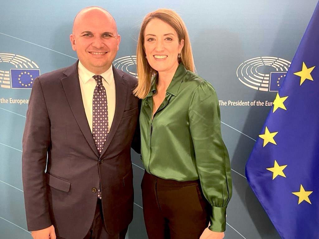 ilhankyuchyuk's tweet photo. Congratulations, @RobertaMetsola, on your reelection as European Parliament President! 

You’ve brought the Parliament back on the world stage, where it belongs. https://t.co/NVgt2CUM3r
