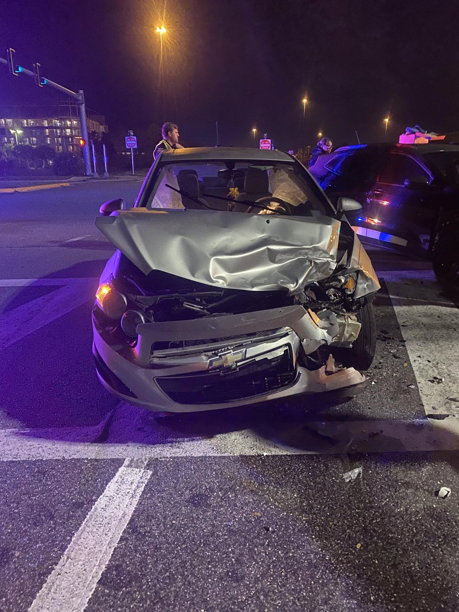 Really almost lost my life to a drunk driver … shits insane with that I will be in the hospital for a couple days I will keep ya updated I love yall ✌🏾❤️