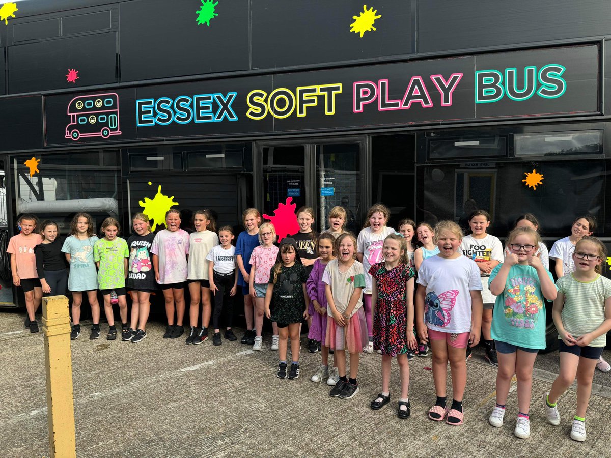 GirlguidingESE's tweet photo. 1st Canvey West Brownies spent the last evening of term with the soft play bus for the evening.  Looks like great fun! #girlguiding https://t.co/zTJWfqZwG8